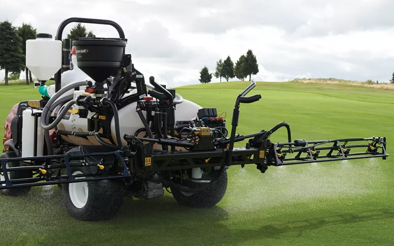 Les pulvérisateurs MultiPro de Toro : les alliés indispensables pour l'entretien des terrains de golf