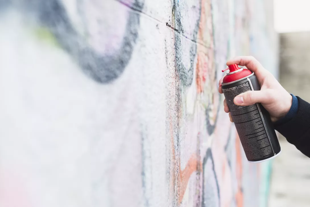 Comment lutter efficacement contre les graffitis ? La solution Hako France avec les nettoyeurs haute pression Oertzen